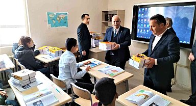 Sınava hazırlanan öğrencilere kitapları ücretsiz