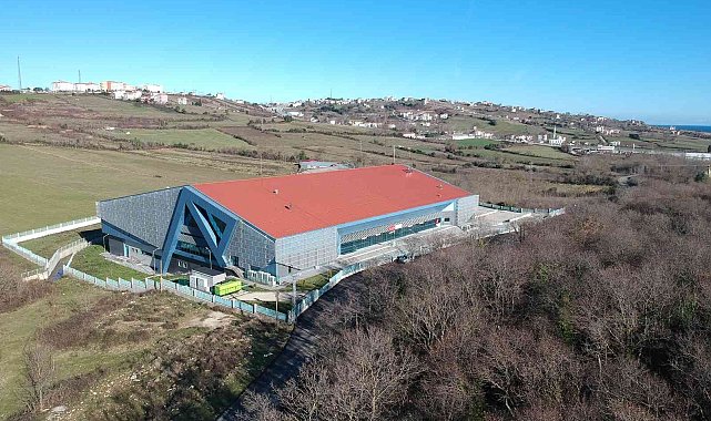 Sinop Merkez Kapalı Spor Salonu hizmetlerini sürdürüyor