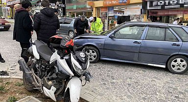 Sinop'ta otomobille çarpışan motosiklet sürücüsü yaralandı