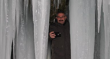Sırakayalar Şelalesi buz tutmuş haliyle kartpostallık görüntü oluşturdu