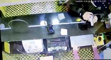 Şişli'de gasp girişimi kameraya yansıdı: Üstünü değiştiren gaspçıyı montu ele verdi