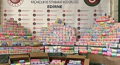 Slovenya'dan ülkeye giriş yapan tırda 9 milyon 200 bin lira kaçak eşya yakalandı