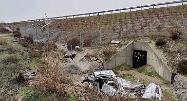 Soma'da kontrolden çıkan otomobil şarampole uçtu: 2 ağır yaralı