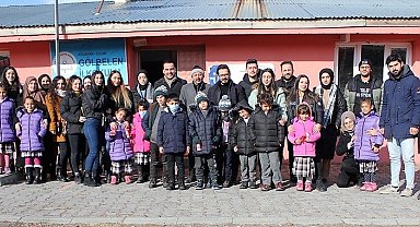Sosyal bilimler öğrencileri minikleri kucakladı