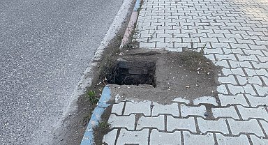Su kanalının demir kapağı hırsızlığı cep telefonuyla kaydedildi