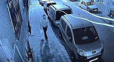 Sultangazi'de tartıştığı komşusunun aracını benzin dökerek böyle yaktı