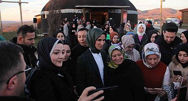 Sümeyye Erdoğan Bayraktar Çorum'da gençlerle buluştu