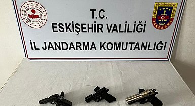 Şüphelenilen şahsın evinden 3 adet tabancı çıktı