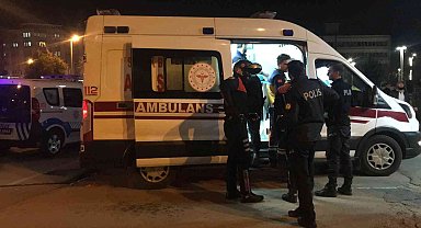 Taksi durağı önünde bıçaklı saldırıya uğrayan kişi yaralandı