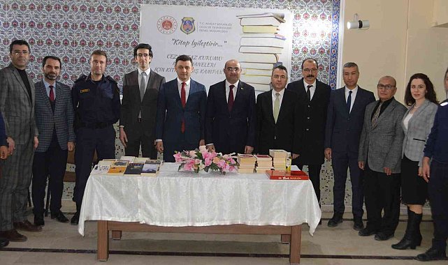Tavşanlı Adliyesi'nde kitap bağış stantı