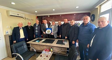 Tekin'den gazetecilere plaket