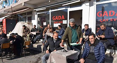Tercan'da zemheri ayında vatandaşlar güneşli havanın tadını çıkarıyor