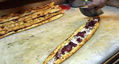 Tescilli 'Terme pidesi' hem göze hem de mideye hitap ediyor