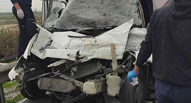 Tıra arkadan çarpan sürücü yaralı kurtuldu