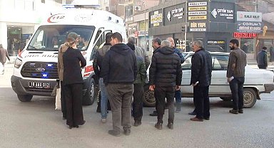 Tıra çarpan otomobilin sürücüsü yaralandı