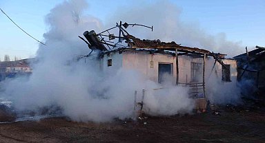Tokat'ta korkutan yangın, kış günü evsiz kaldılar
