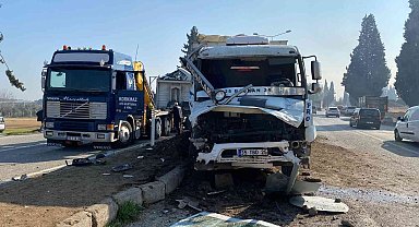 Torbalıda feci kaza: 2 ağır yaralı