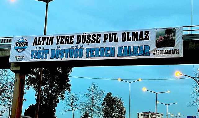 Trabzonspor taraftarları Abdullah Avcı için pankart astı