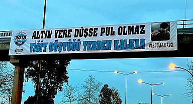 Trabzonspor taraftarları Abdullah Avcı için pankart astı