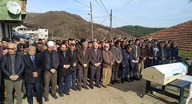 Trafik kazasında ölen genç dualarla toprağa verildi