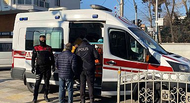 Tramvay yolunda otomobil ile motosiklet çarpıştı: 1 yaralı
