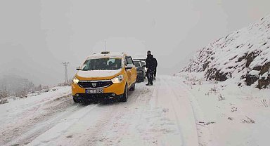 Tunceli'de kar yağışı etkili olmaya başladı