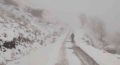 Tunceli'de kardan kapanan 7 köy yolunda çalışma sürüyor