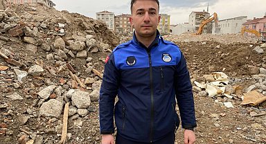 Türk bayrağı için yıkım durdurup kepçe üstüne çıkmıştı, o anları anlattı