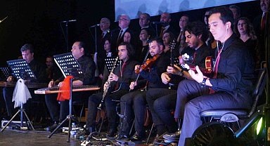 Türk Sanat Müziği korosu, dinleyenlerden tam not aldı