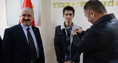 Türkiye ikinciliğini kazanan Yüksekovalı öğrencilere iş adamlarından altın hediyesi