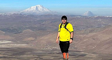 Türkiye'nin en soğuk ilçesindeki dağa kolsuz tişörtle çıktılar