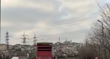 Tuzla TEM otoyolunda 130 kilometre hızla ilerleyen kamyon kamerada