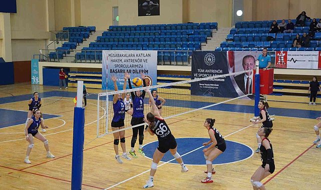TVF Kadınlar 2. Ligi temsilcisi Bilecik Belediye Spor Kadın Voleybol Takımı evinde set alamadı
