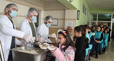 Ücretsiz yemeğe öğrencilerden tam not: "Anne eli değmiş gibi"