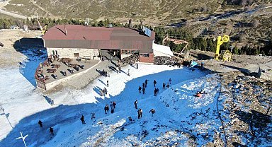Uludağ'da suni kar yağışı başladı