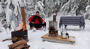 Ulus Dağı'na yağan kar, vatandaşları zirvede buluşturdu