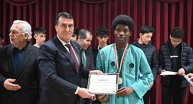 Uluslararası lisede karne heyecanı