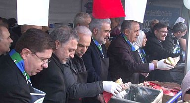 Ümraniye'de Karadeniz rüzgarı esti: 3 ton hamsi dağıtıldı
