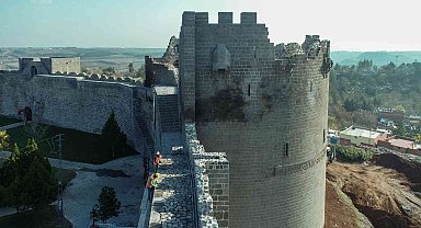 UNESCO listesindeki Diyarbakır Surları'nda hatalı çimento harcı söküldü