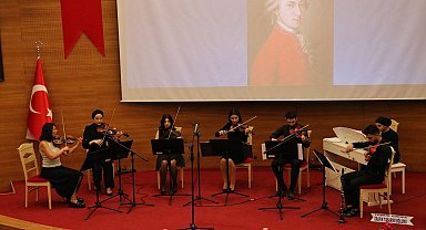 Üniversite öğrencilerinin orkestra konserine büyük ilgi