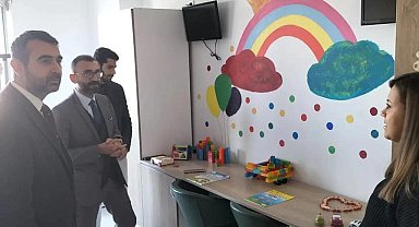 Üniversiteli gençler hasta çocuklar için eğlence odası hazırladı