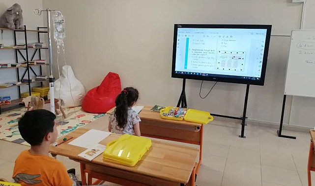 Uşak'ta hastane, hasta çocuklar için okula dönüştürüldü