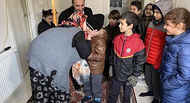 Üsküdar'da çocukların kumbara paraları ihtiyaç sahiplerine 'yardım' oldu