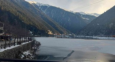 Uzungöl'ün büyük bölümü buz tuttu