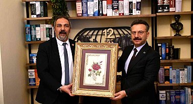 Vali Aksoy, Söke Belediyesi Prof. Dr. İlber Ortaylı Kitabevi'ni inceledi