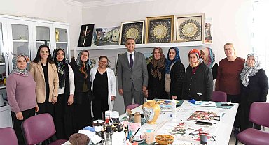 Vali Çuhadar, el emeği göz nuru ürünleri inceledi