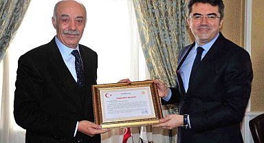 Vali Memiş'ten Yücelik'e teşekkür belgesi