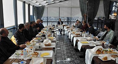 Vali Öksüz, gazetecilerle bir araya geldi