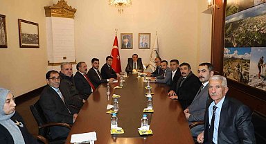 Vali Öksüz, muhtarlarla buluştu