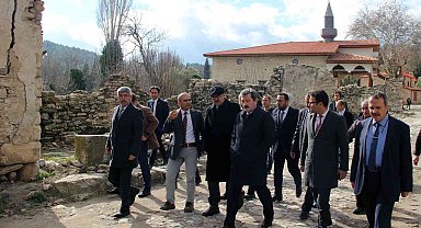 Vali Tavlı, MSKÜ ve Denizli PAÜ rektörleri Stratonikeia'da incelemelerde bulundu